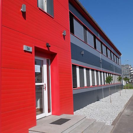 Montagehotel Bed & Steel Linz Kültér fotó