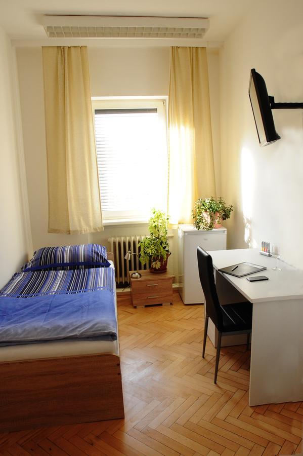 Montagehotel Bed & Steel Linz Kültér fotó